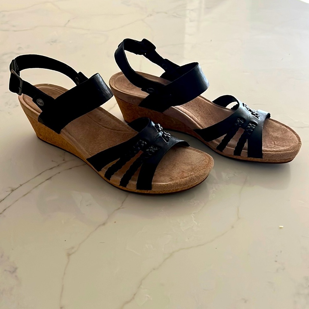 Too many black sandals !